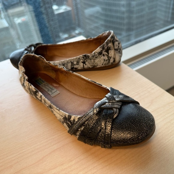 Arnold Churgin size 9.5 (40) EUC film noir almost comic pattern flats - Picture 4 of 12